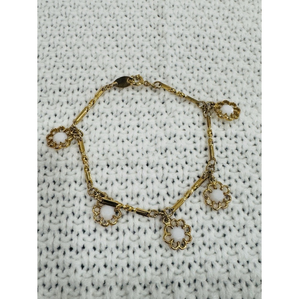 Trifari Gold Tone White Flower Charm Bracelet Signed 7.25"